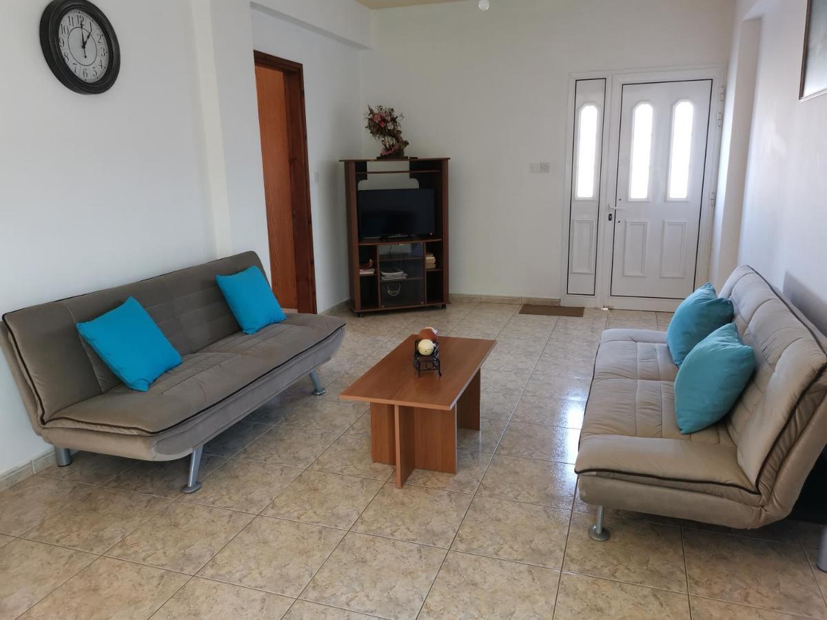 Anastasia Apartment Agia Marina  Exterior photo